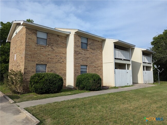 Primary Photo - 1002 Charisse St