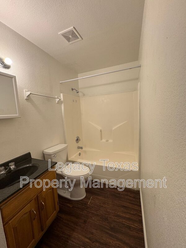 Building Photo - 1108 Williams Ave