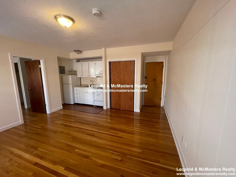 Building Photo - 164 North Beacon St