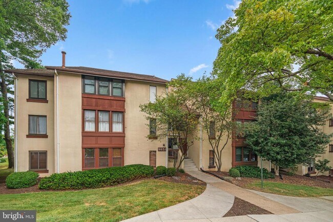 Building Photo - 9651 White Acre Rd