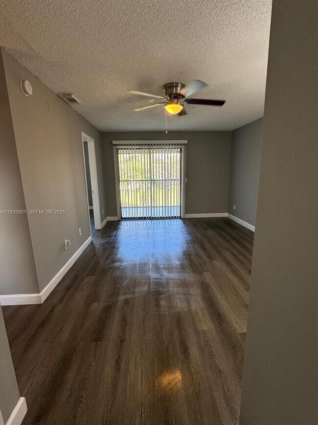 Building Photo - 617 Ixoria Ave