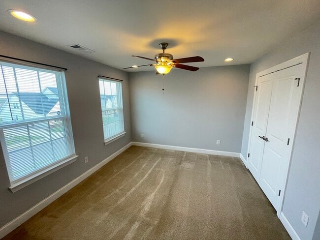 Building Photo - Crutcher Station home off Station Camp Blvd!