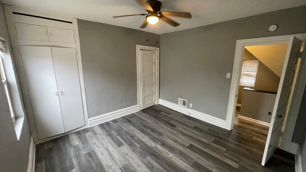 Building Photo - 2311 Grandview Ave