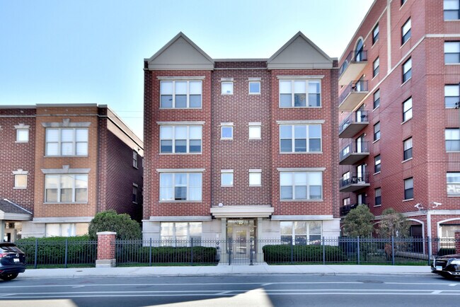 Building Photo - 1327 N Halsted St