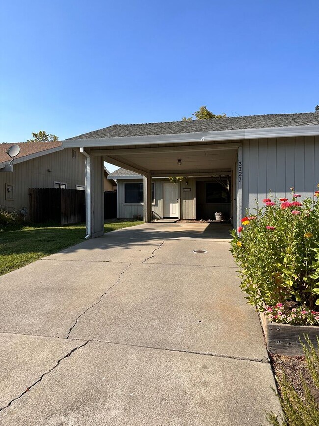 Primary Photo - Charming 2/1 Duplex With Access To The Cou...