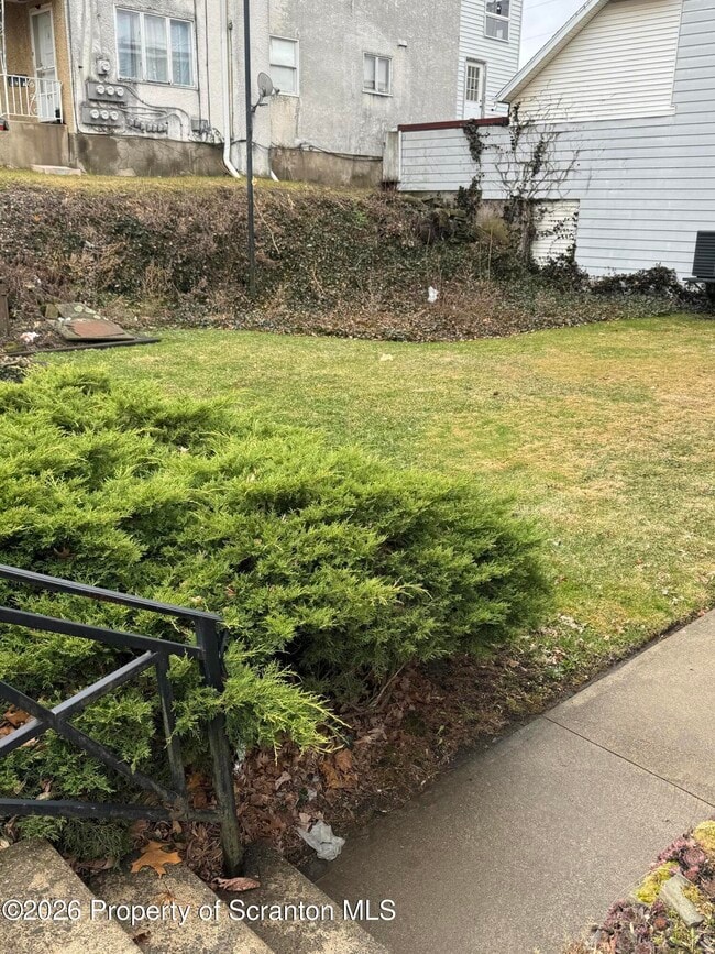 Building Photo - 615 3rd St