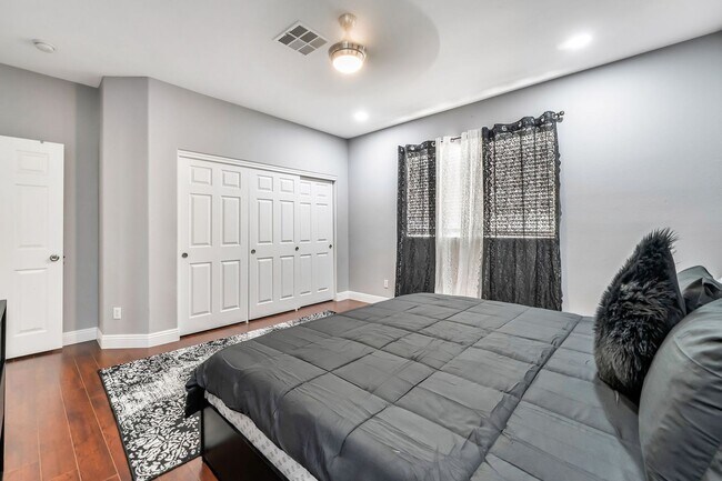 Building Photo - Fully Furnished Luxury Living with Expansive, Move-In Ready Comfort!