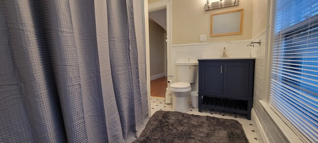 Building Photo - 628 25th St