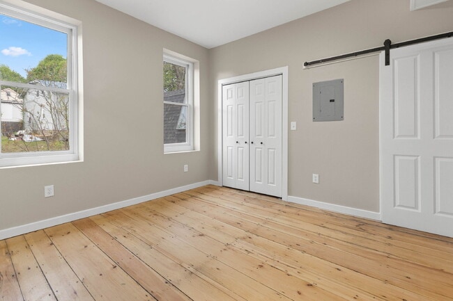 Building Photo - Tour 6/4/25 4-5pm Beautiful 1 Bedroom Apar...