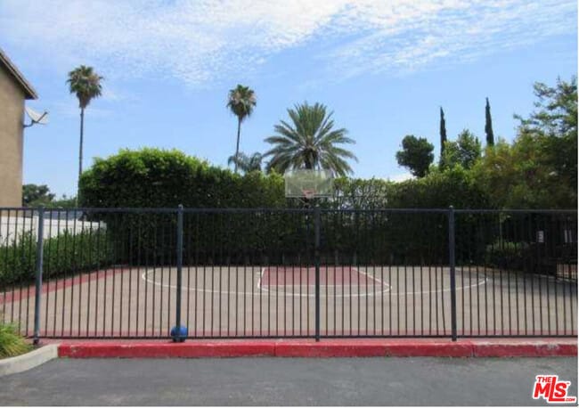 Building Photo - 9644 Pine Orchard St