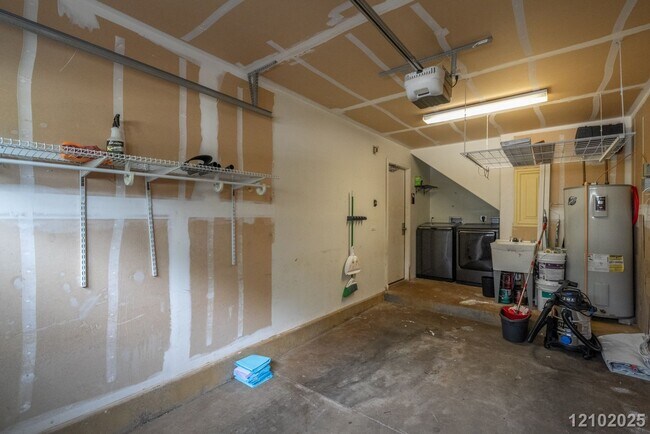 Building Photo - $3500 l 3 Bed / 2 Bath / 2 Parking IN SEA COUNTRY W 12 SOLAR PANELS