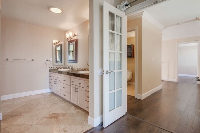 Building Photo - Fantastic ocean views in this spectacular ...