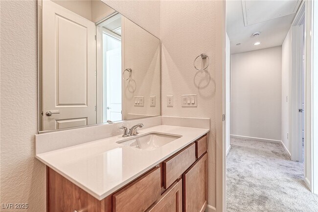 Building Photo - 643 Grey Saker St