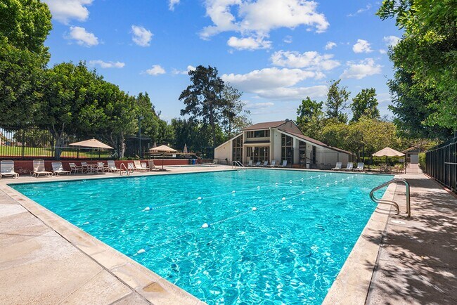 Building Photo - Spacious 3 Bed 2 Bath Townhome in Villa Po...