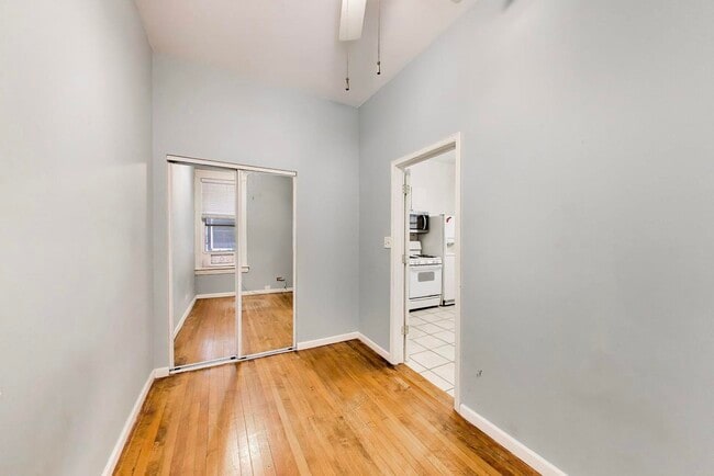 Building Photo - 1037 S Racine Ave
