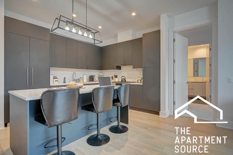 Building Photo - 1701 W Webster Ave