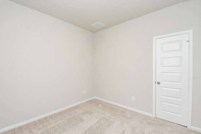 Building Photo - 14042 Chinook Dr