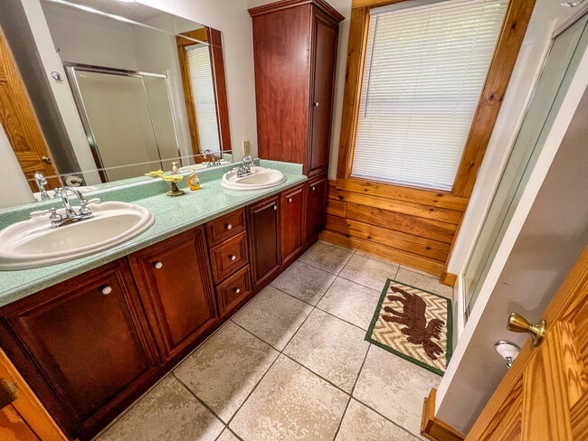 Building Photo - 169 Dream Mountain Rd