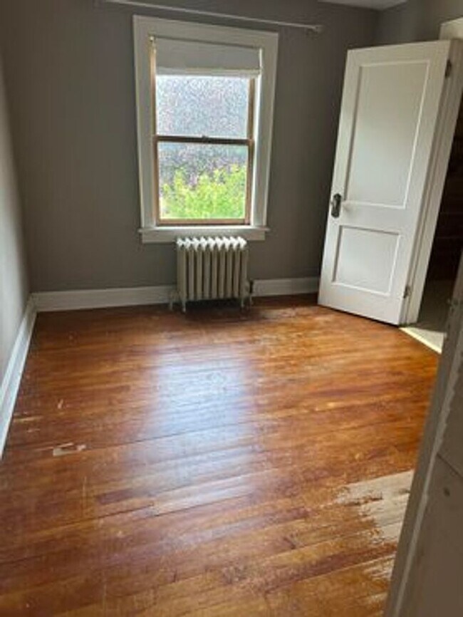 Building Photo - 630 N 16th Ave E