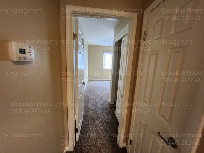 Building Photo - Spacious 4 bedroom 2 bathroom home