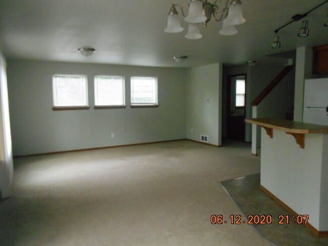 Building Photo - 3bd 2 1/2ba Home With garage