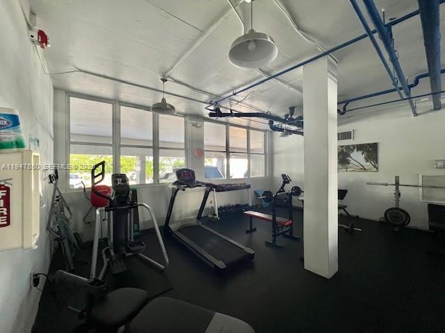 Building Photo - 2016 Bay Dr