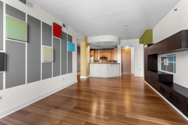 Building Photo - Your dream condo in the heart of Raleigh!