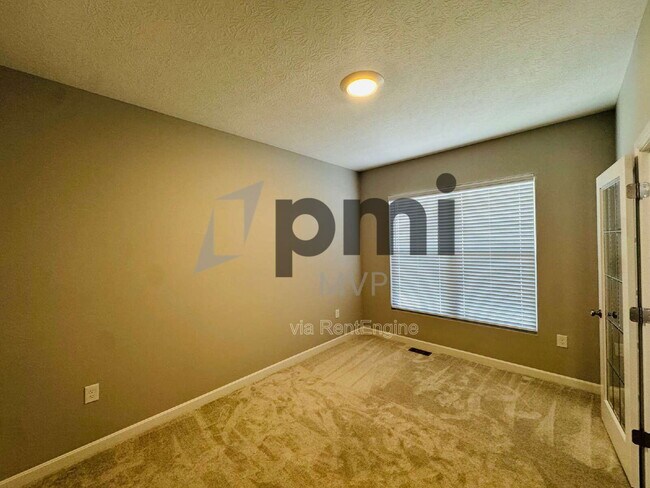 Building Photo - 5749 Shadowfair Ln