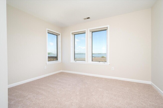 Building Photo - 1100 Paca Dr