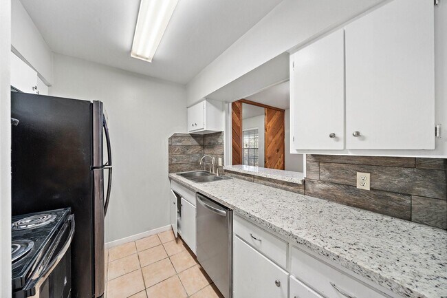 Building Photo - 9009 Gaylord Dr