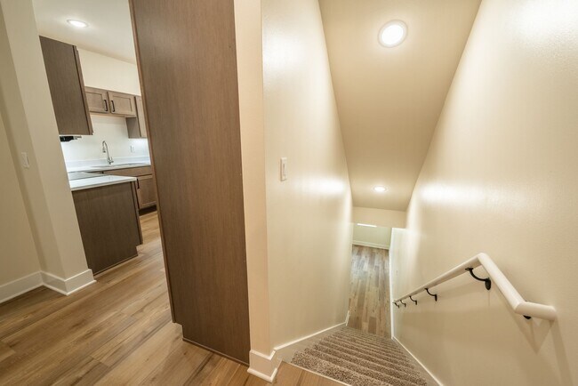 Building Photo - 3 Bed / 2.5 Bath Townhome w/Deck, Walkout Finished Basement, 9' Ceilings, Quartz Tops, Stainless ...