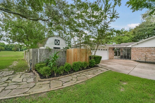 Building Photo - 110 Hillcrest Dr