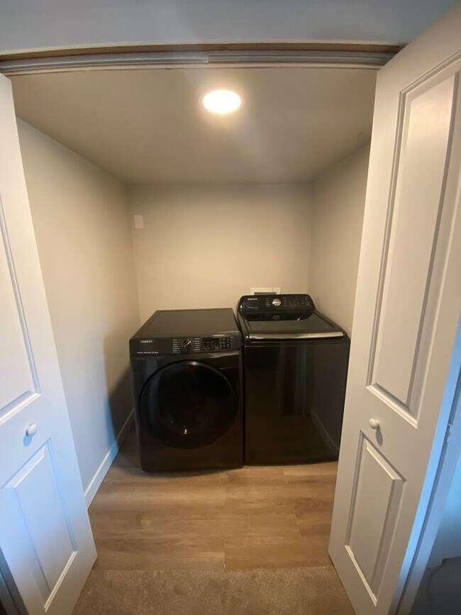 Building Photo - Charming 2-bed, 1-bath home in Sunnyside neighborhood, with private fenced backyard.