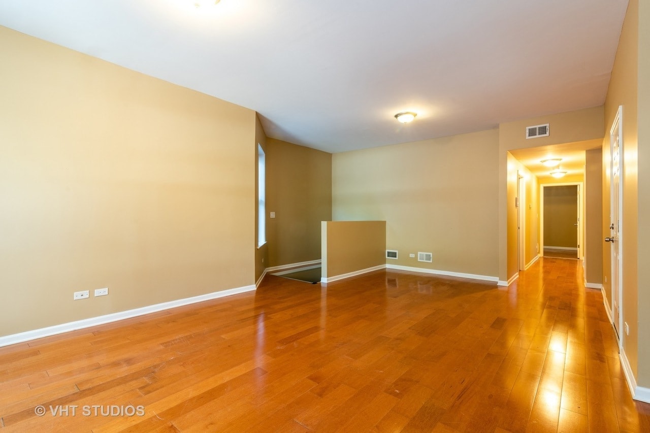 Dining Room - 1327 W Foster Ave