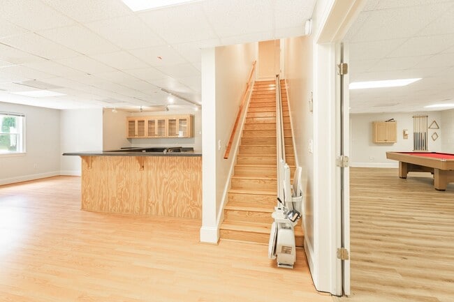 Building Photo - 785 Glenwood Dr