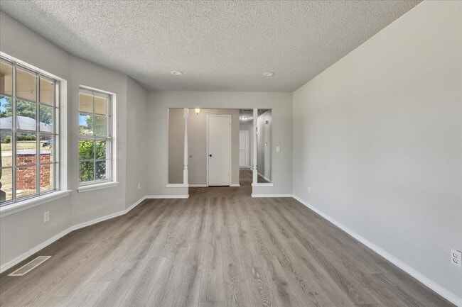 Building Photo - 3600 Sunvalley Dr