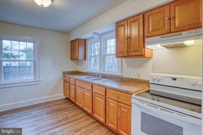 Building Photo - 1031 S Dupont Blvd