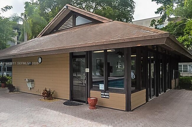 Building Photo - 9340 Lagoon Pl