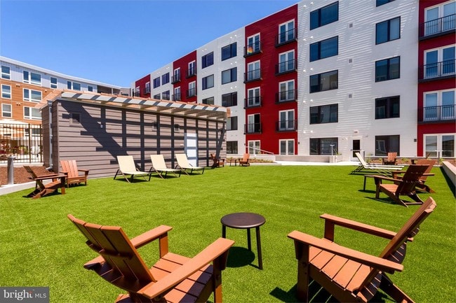 Building Photo - 11830 Sunrise Valley Dr