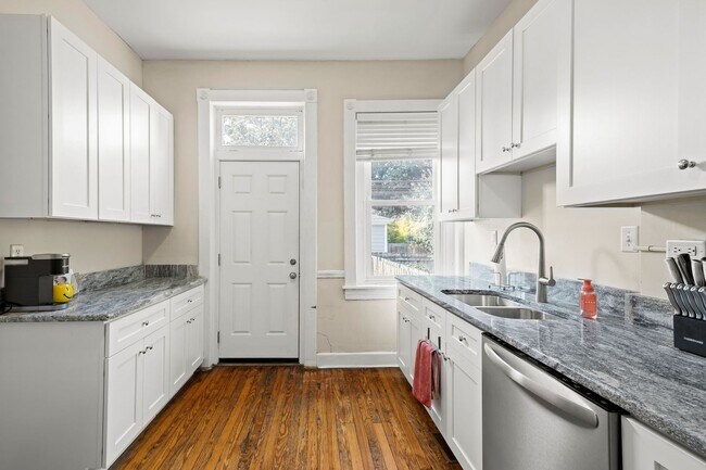 Building Photo - 1719 Hanover Ave