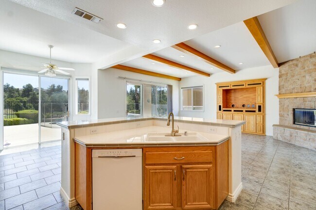 Building Photo - 32579 Valentino Way