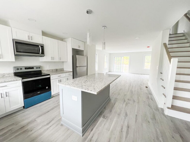 Building Photo - 69 Lanesville Rd