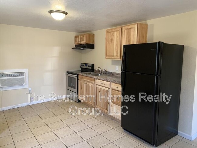 Building Photo - 201 Main St