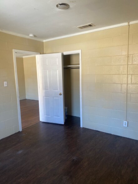 Building Photo - 410 Wells Ave