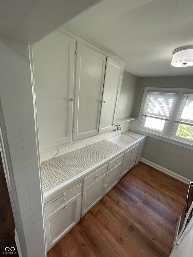 Building Photo - 841 N Emerson Ave