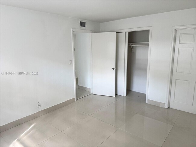 Building Photo - 5211 SW 91st Ave