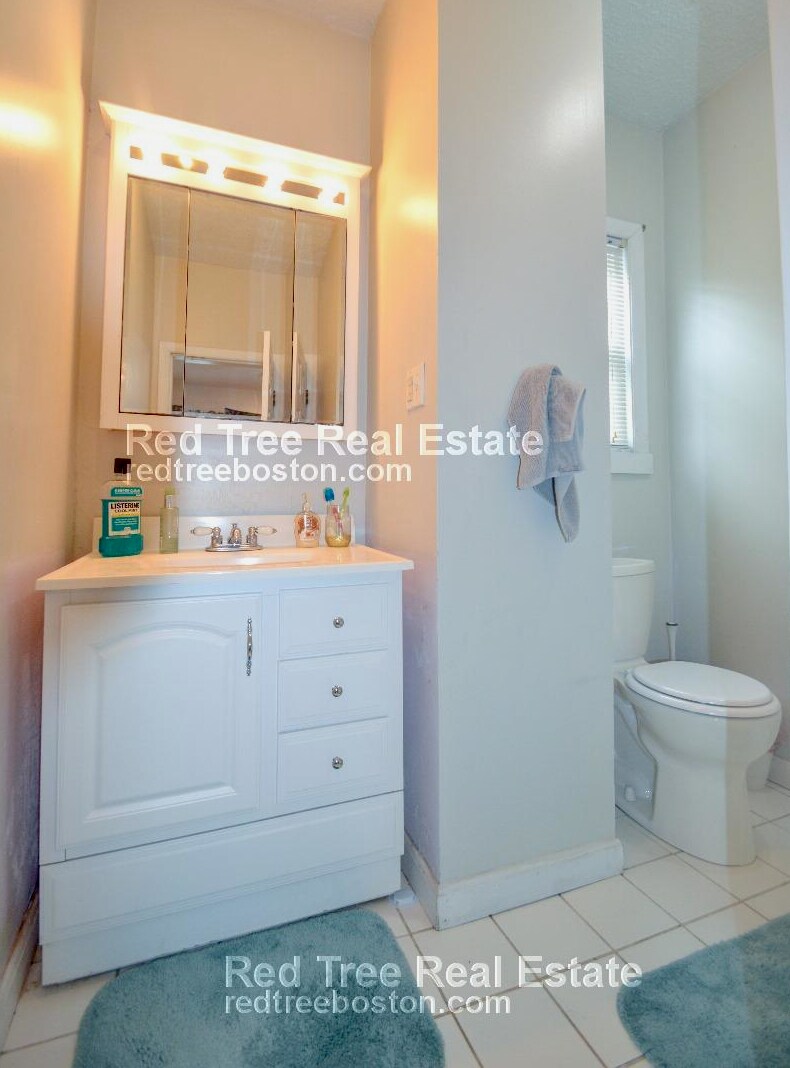 Building Photo - 201 Hillside St