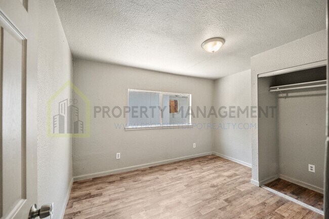 Building Photo - Updated 3-Bed, 2-Bath Bungalow on Spacious...