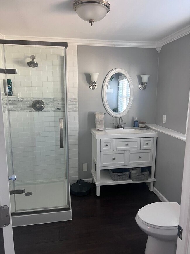 Building Photo - 724 Anna Pl