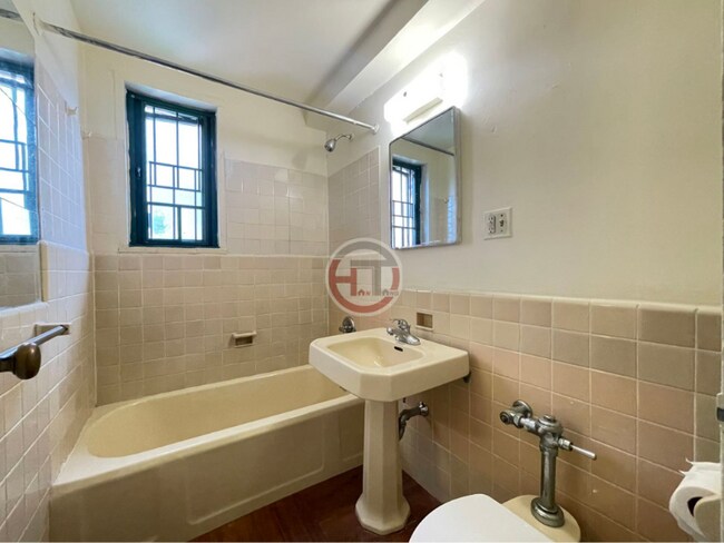 Building Photo - 1595 Metropolitan Ave